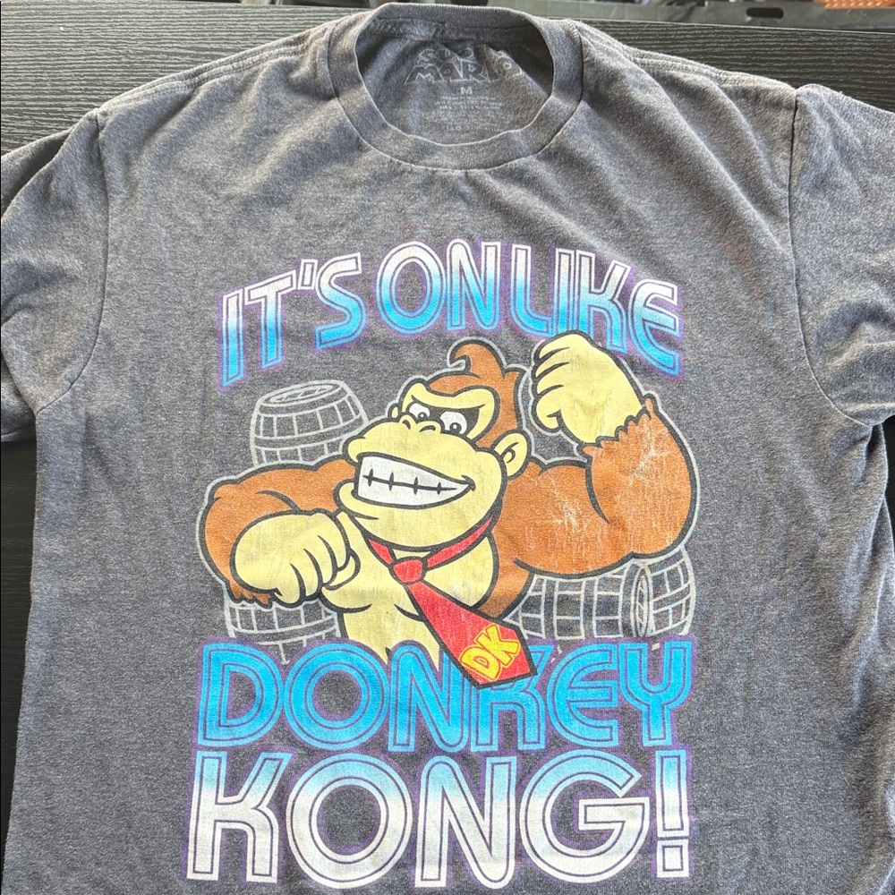 Donkey Kong Graphic T-Shirt size medium